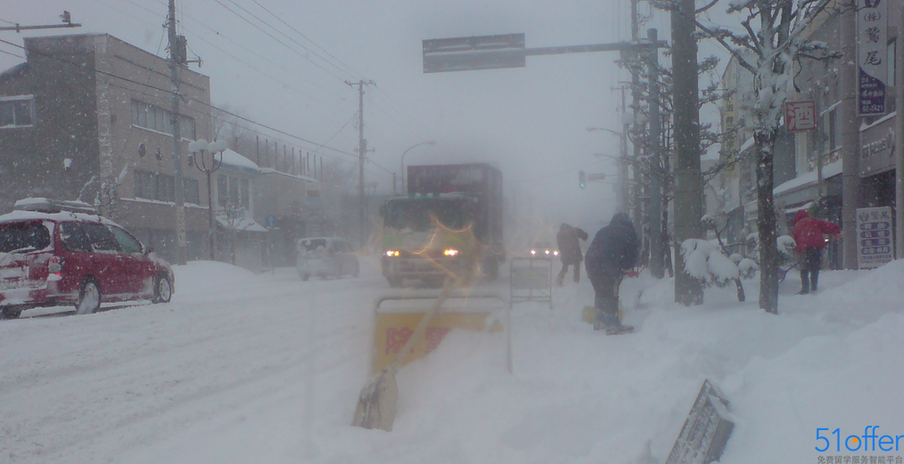 日本遭暴风雪袭击北海道降雪60厘米