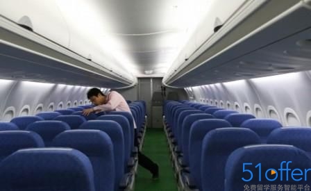 党报批航班伸腿费列车、茶位费或涉重复收