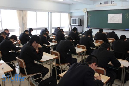 与中国高中生孤注一掷不一样 日本大学升学考